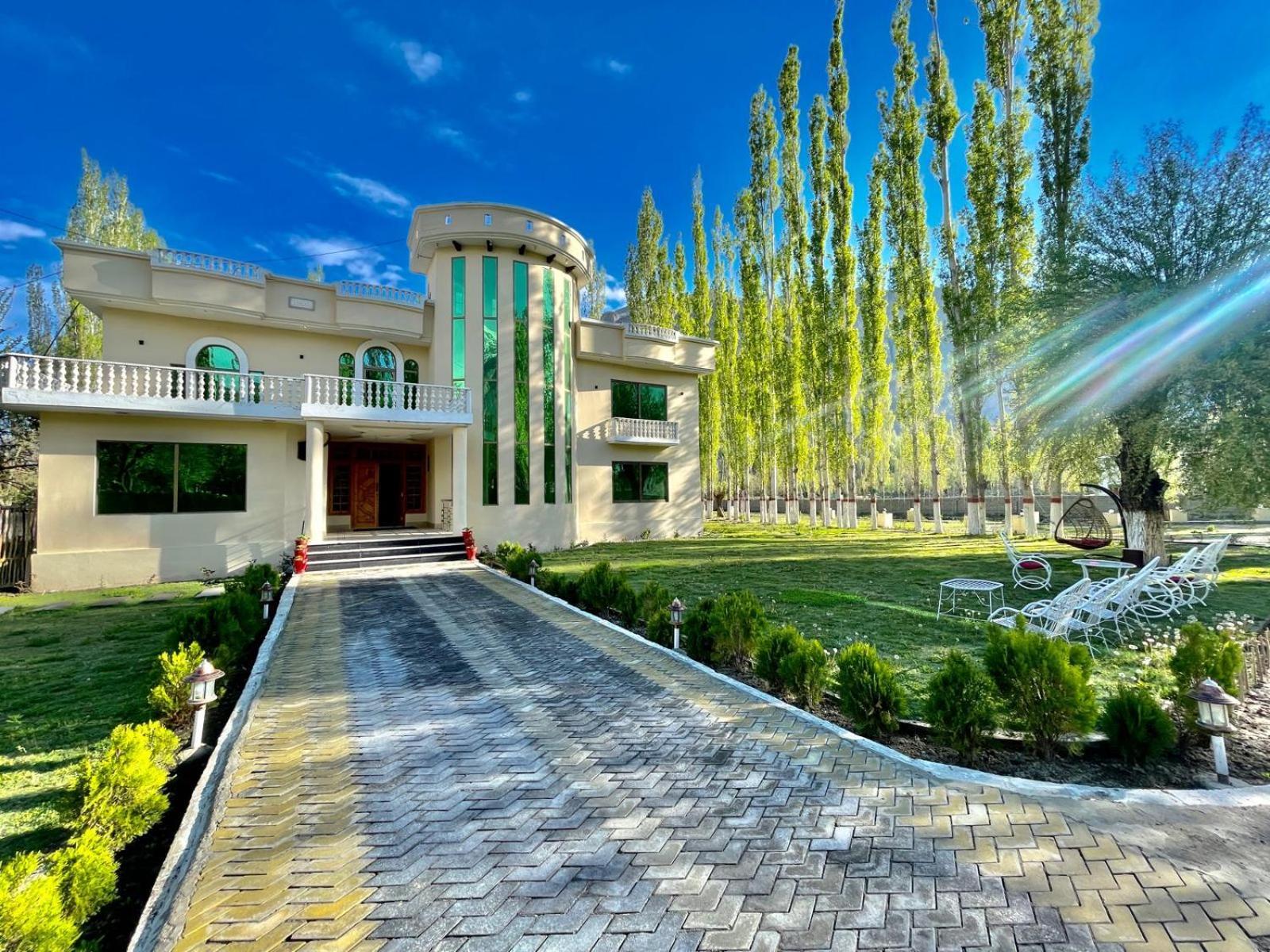 Skardu Saraye Hotel & Resort ภายนอก รูปภาพ