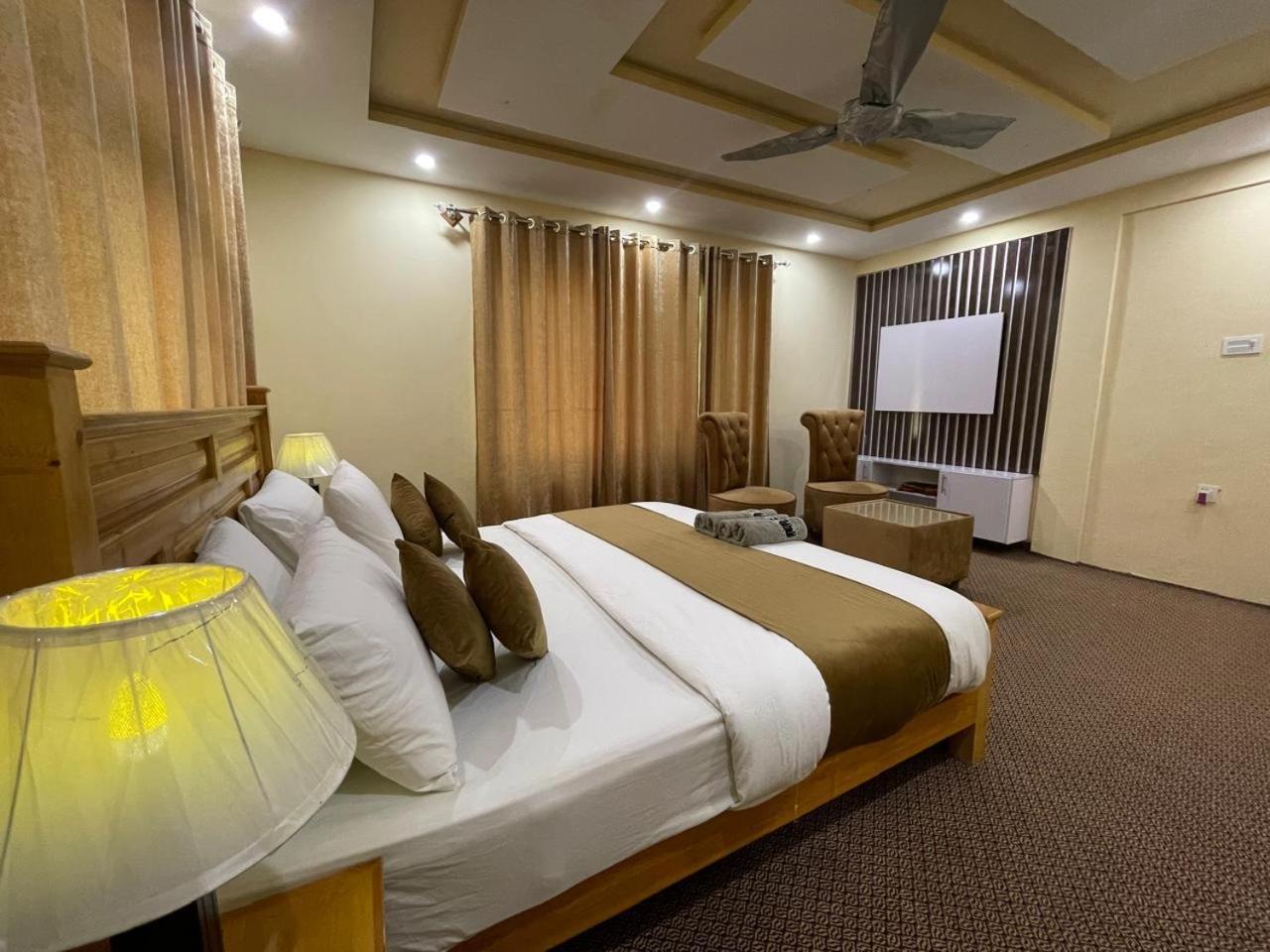 Skardu Saraye Hotel & Resort ภายนอก รูปภาพ